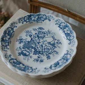 Vintage floral blue and white English China dinner plates
